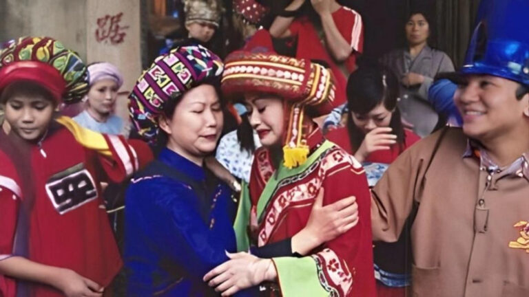 Weeping Marriage In China: यहां शादी से एक महीने पहले दुल्हन शुरू कर देती है रोने की प्रैक्टिस, आंसू न निकलने पर पीटकर रुलाती है मां