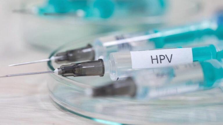 सिर्फ लड़कियों के लिए जरूरी है HPV वैक्सीन? पढ़ें Cervical Cancer से जुड़े ऐसे ही कुछ मिथकों का सच